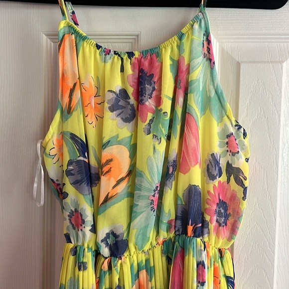 Boohoo Yellow Pleated Dress - Picture 4 of 4